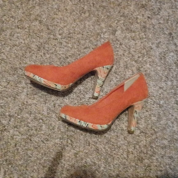 Shoes - Picture 3 of 4